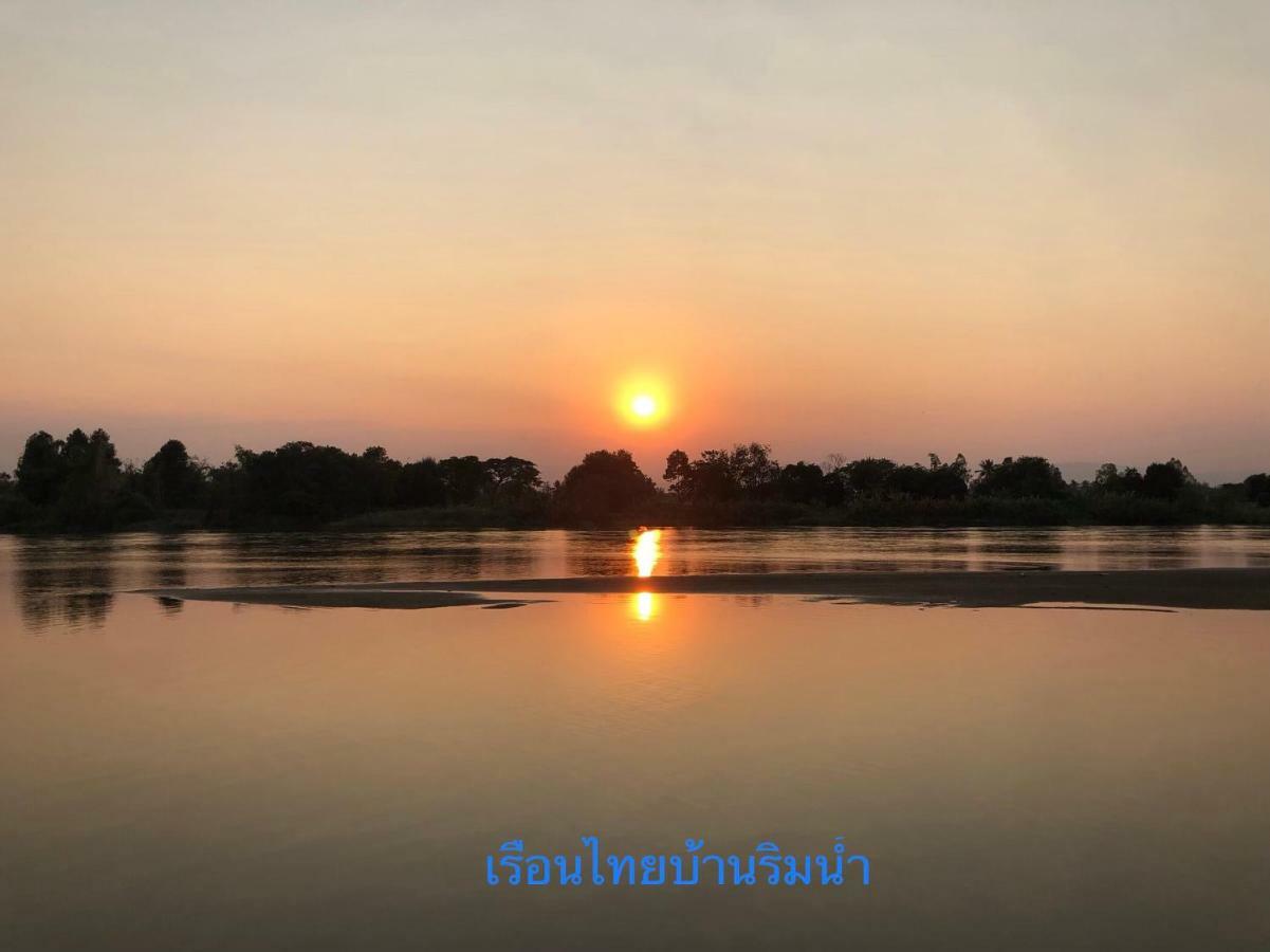 Ruen Thai Ban Rim Nam Kamphaeng Phet Exterior photo